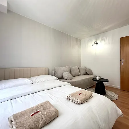 Igielna - 100m Main Square - Self Check-in *