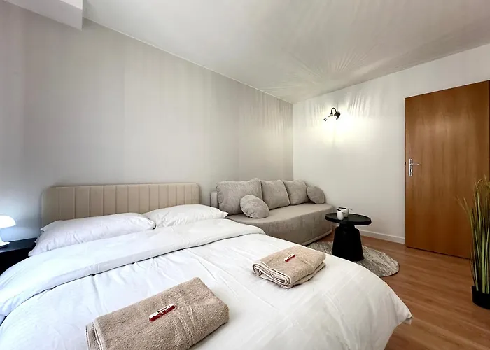 Igielna - 100m Main Square - Self Check-in *