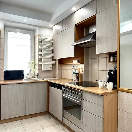 Igielna - 100m Main Square - Self Check-in *