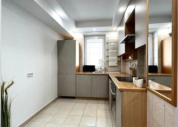 Igielna - 100m Main Square - Self Check-in *